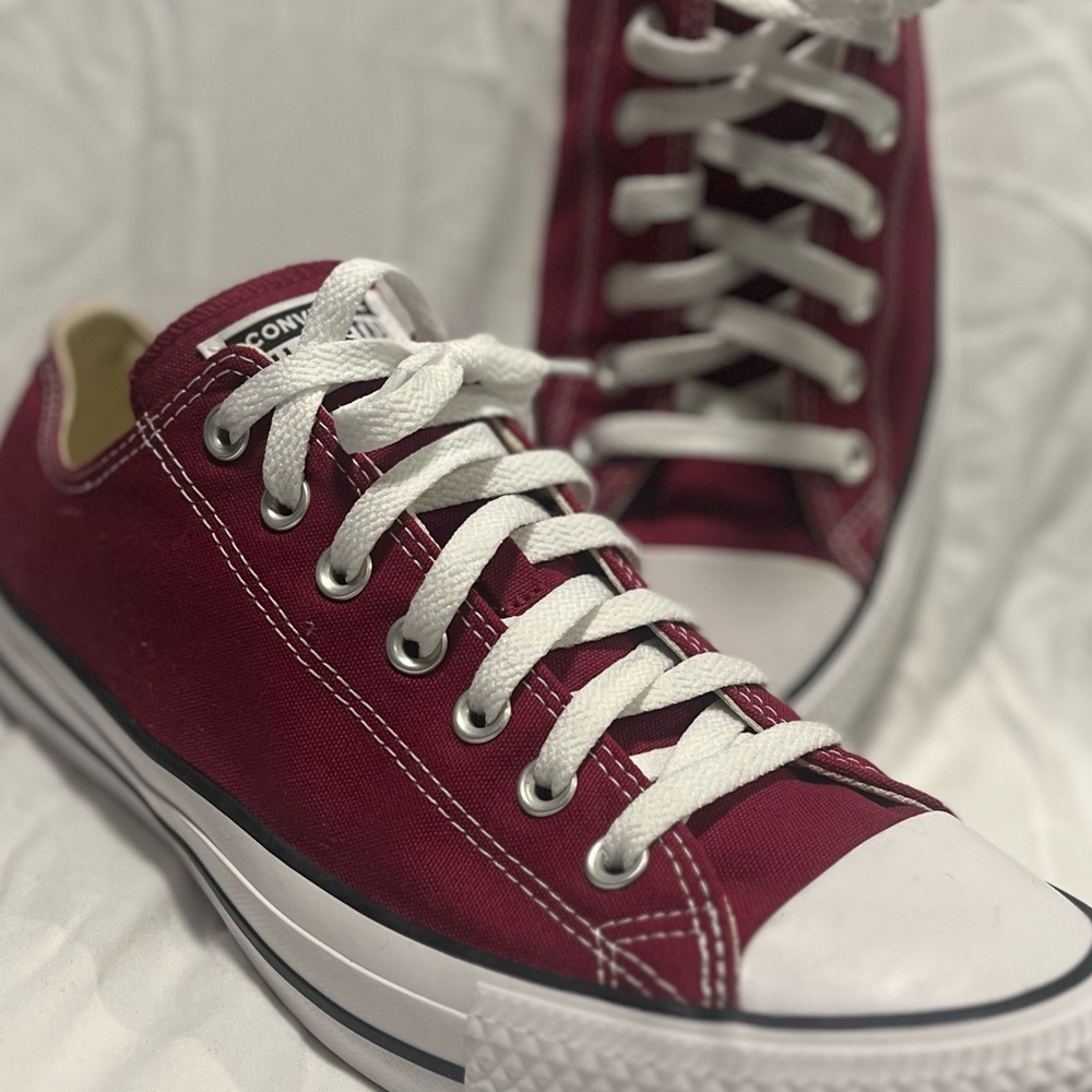 Converse Men's Burgundy low cut Sneakers size 11
